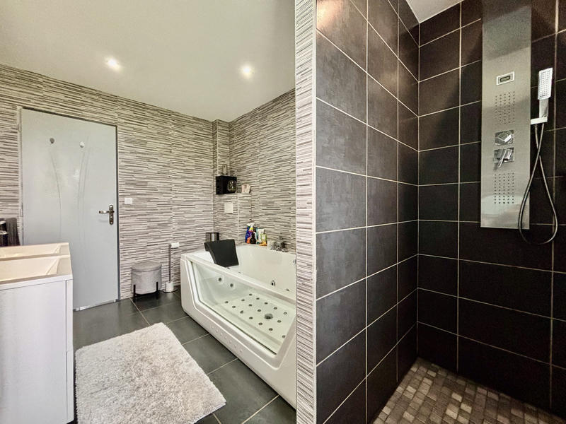 Maison - 106 m² - 6 pièces