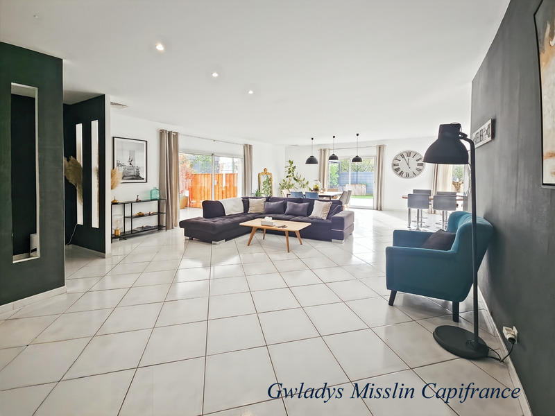 Propriété - 441 m² - 9 pièces