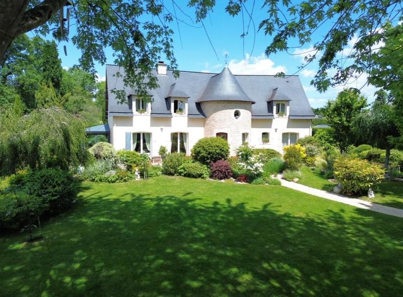 Maison - 254 m² - 12 pièces