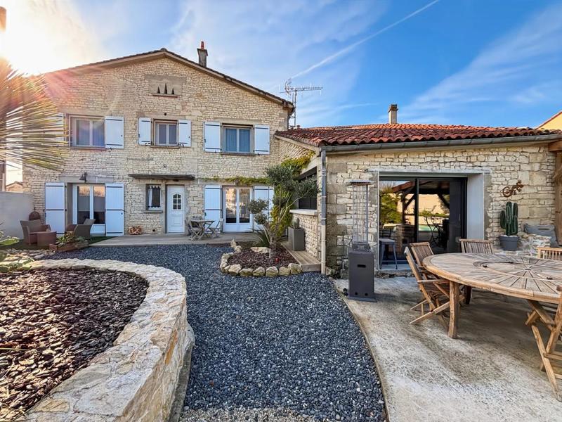 Maison - 140 m² - 6 pièces