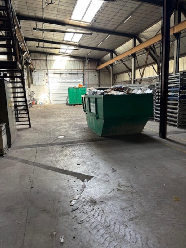 Local d'activité / Entrepôt - 1 100 m²
