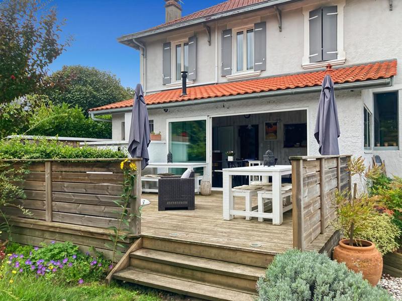 Maison - 217 m² - 10 pièces