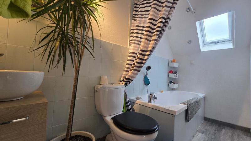 Maison - 99 m² - 5 pièces