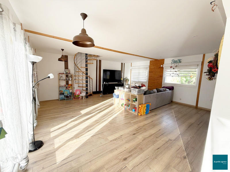 Maison - 170 m² - 7 pièces