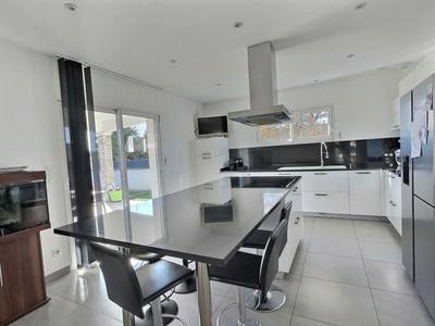 Maison - 177 m² - 5 pièces