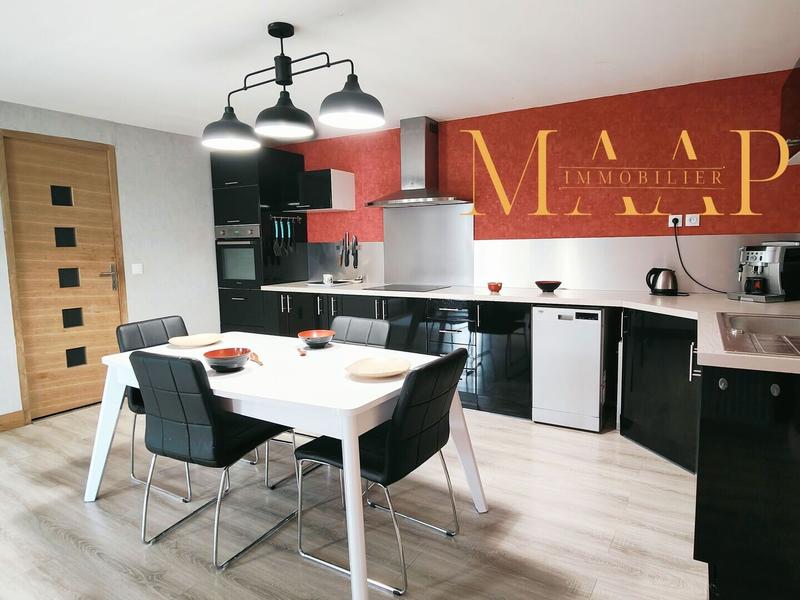 Maison - 185 m² - 9 pièces