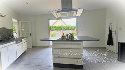 Maison - 243 m² - 10 pièces