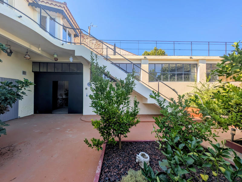 Maison - 247 m² - 9 pièces