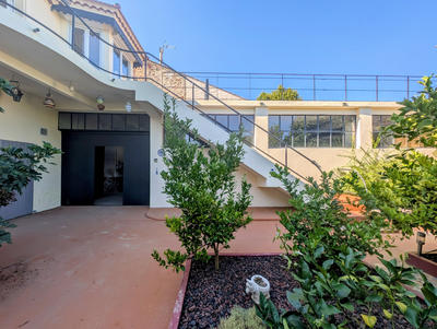 Maison - 247 m² - 9 pièces