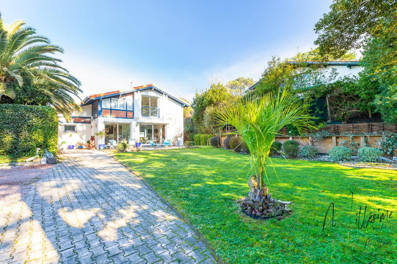 Maison - 180 m² - 7 pièces