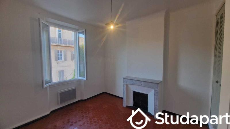 Chambre - 9 m² - 1 pièce