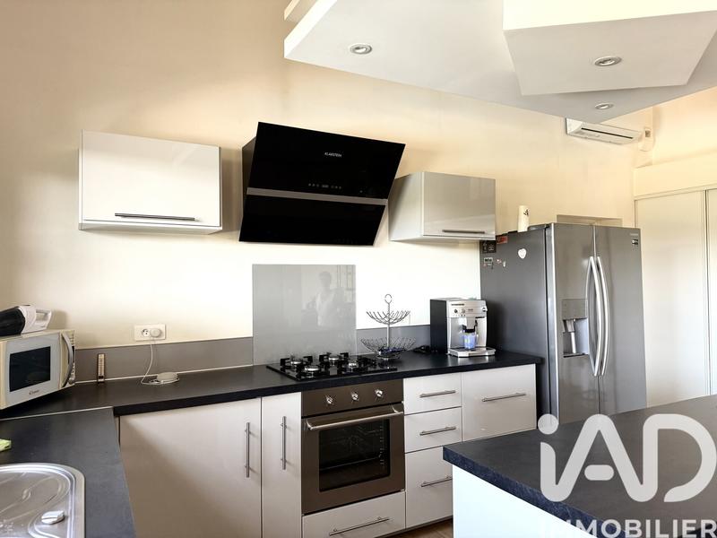 Maison - 2 017 m² - 5 pièces