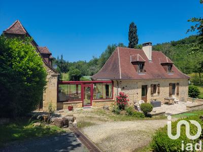 Maison - 180 m² - 7 pièces