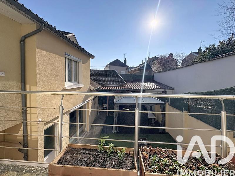 Maison - 234 m² - 10 pièces