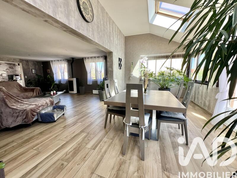 Maison - 186 m² - 8 pièces