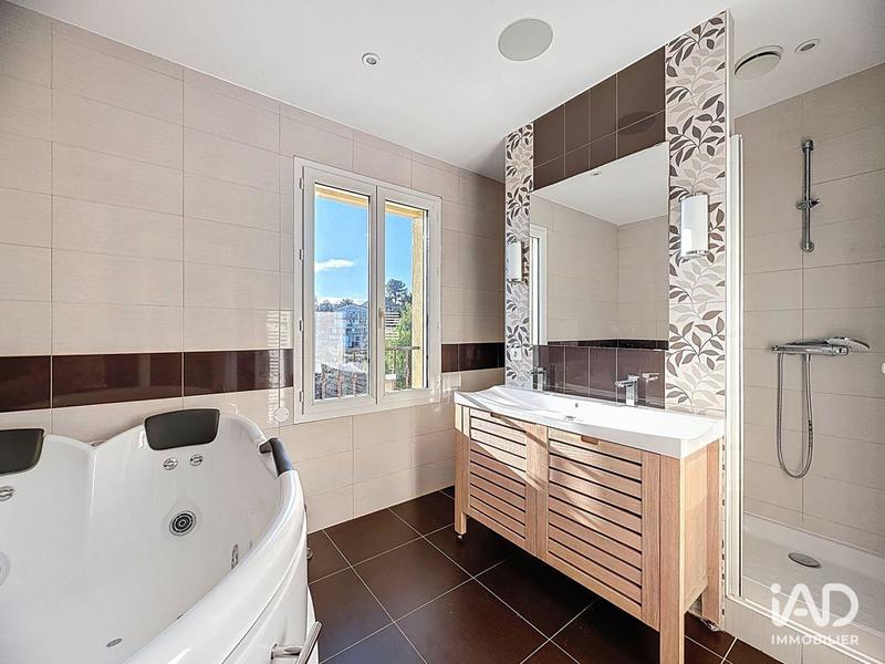 Maison - 167 m² - 7 pièces