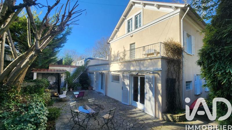 Maison - 200 m² - 8 pièces
