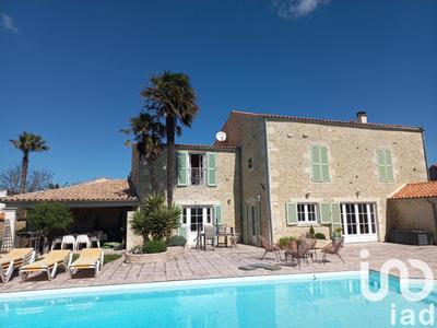 Maison - 275 m² - 9 pièces