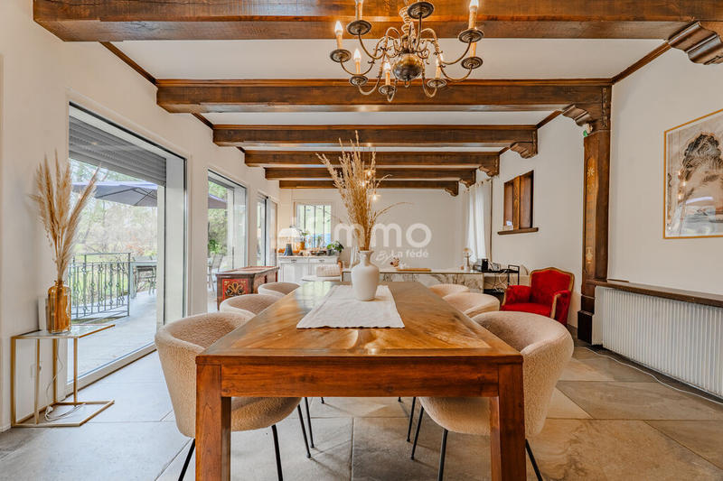 Maison - 225 m² - 7 pièces