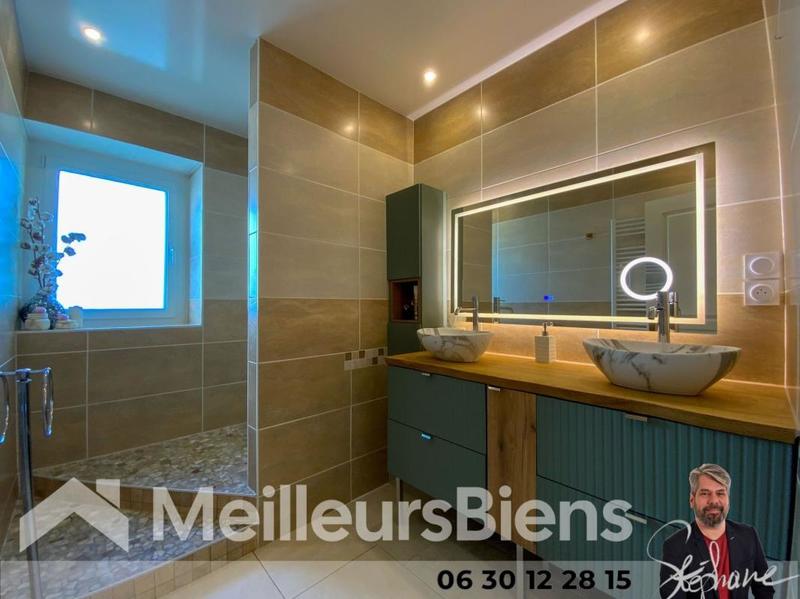 Maison traditionnelle - 227 m² - 10 pièces