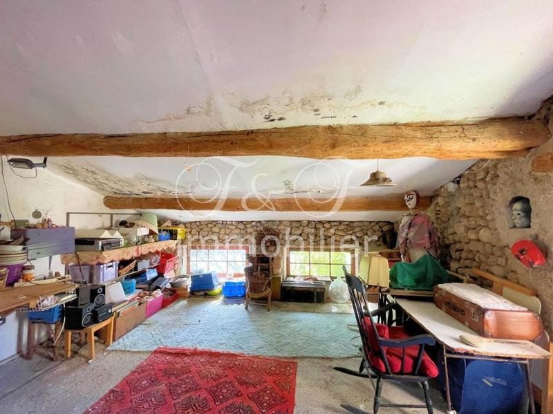 Propriété - 220 m² - 12 pièces