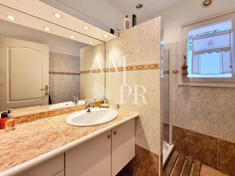 Villa - 215 m² - 8 pièces