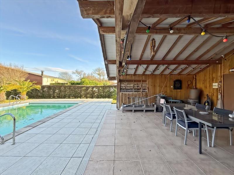 Villa - 250 m² - 8 pièces