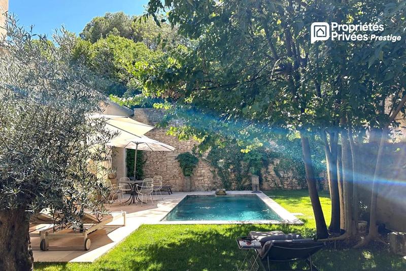 Demeure - 330 m² - 11 pièces