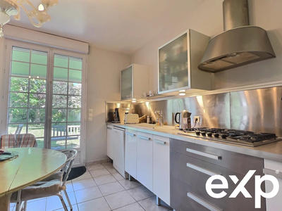 Maison - 240 m² - 10 pièces