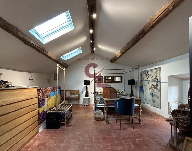 Maison - 285 m² - 9 pièces