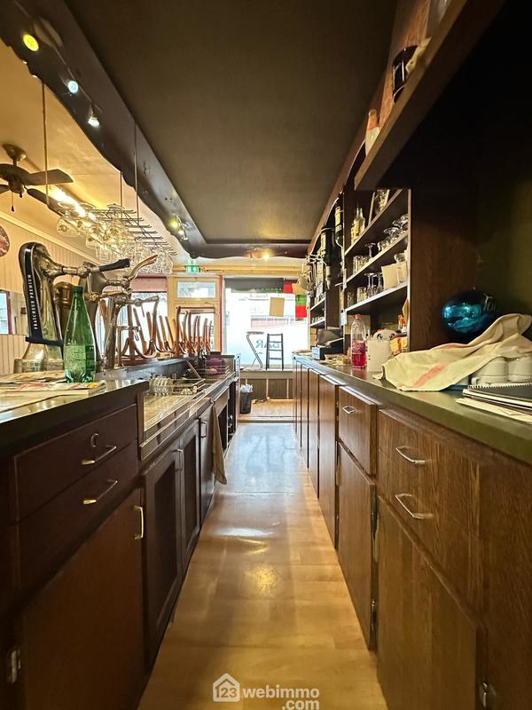 Maison - 305 m² - 12 pièces