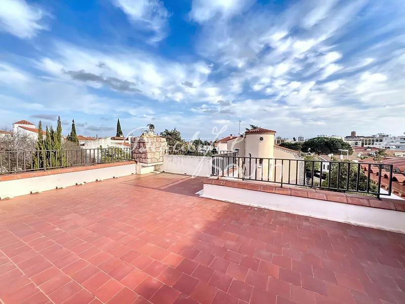 Maison - 247 m² - 5 pièces