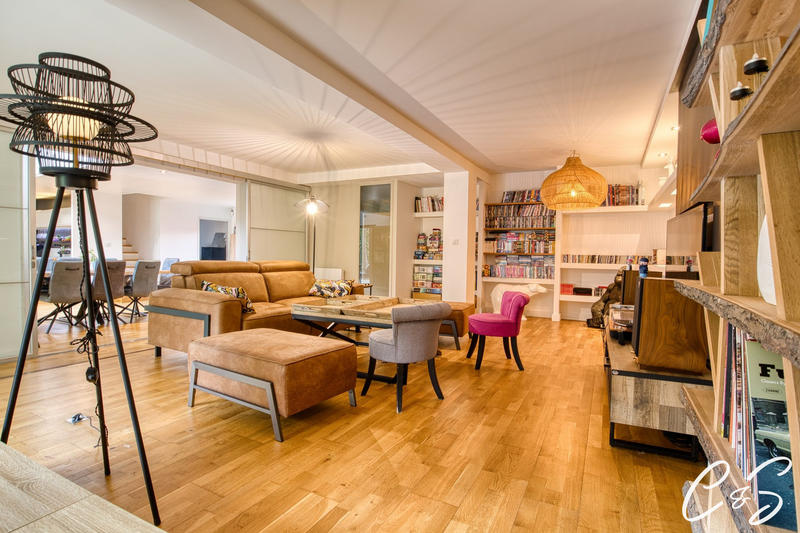 Maison - 240 m² - 6 pièces