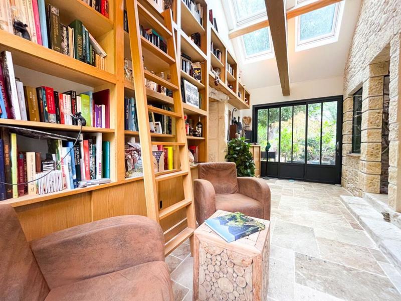 Maison - 260 m² - 12 pièces