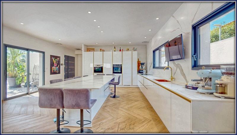 Maison d'architecte - 254 m² - 5 pièces