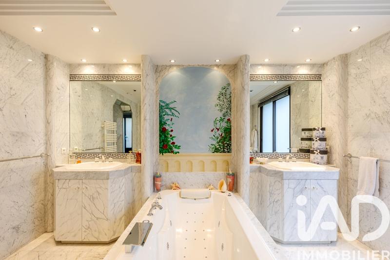 Duplex - 252 m² - 8 pièces