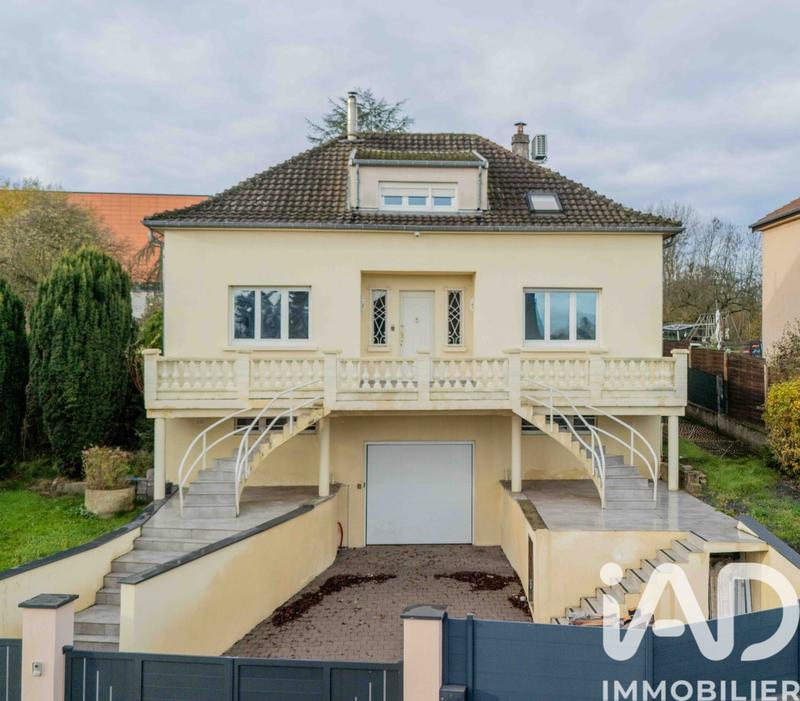 Maison - 217 m² - 9 pièces
