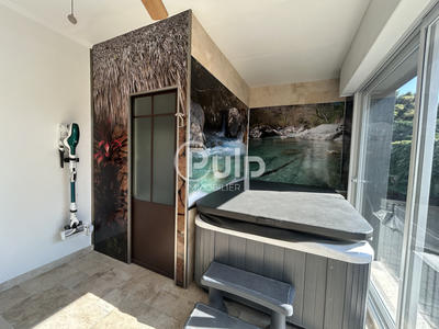 Maison de ville - 212 m² - 8 pièces