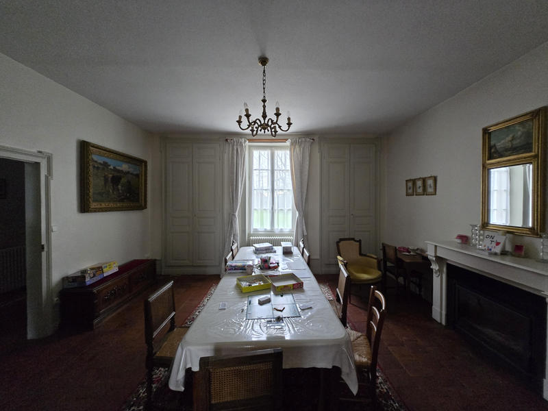 Maison - 274 m² - 11 pièces