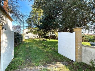 Maison - 181 m² - 9 pièces