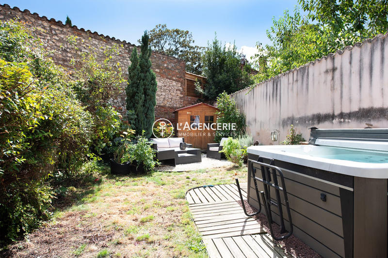 Maison - 235 m² - 9 pièces