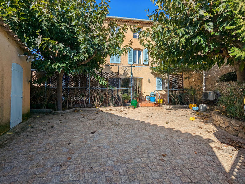 Villa - 279 m² - 8 pièces