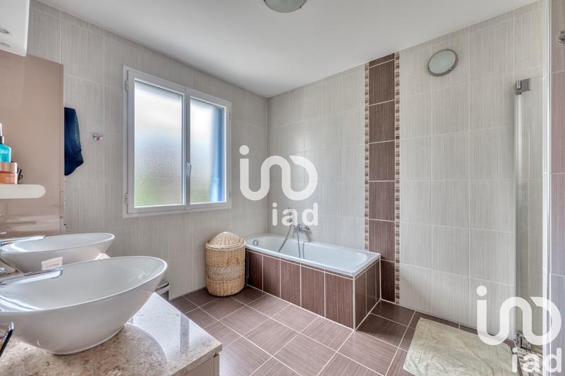 Maison - 199 m² - 6 pièces