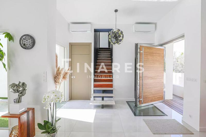 Maison - 280 m² - 4 pièces