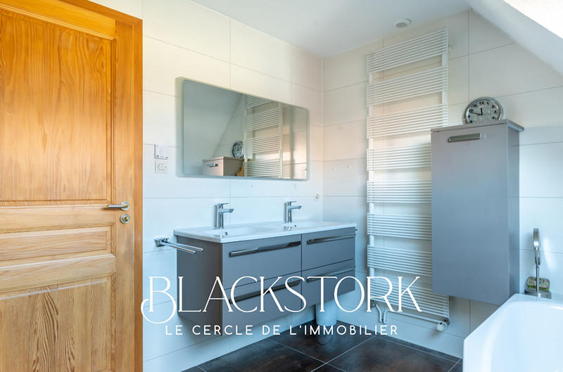 Maison - 202 m² - 6 pièces