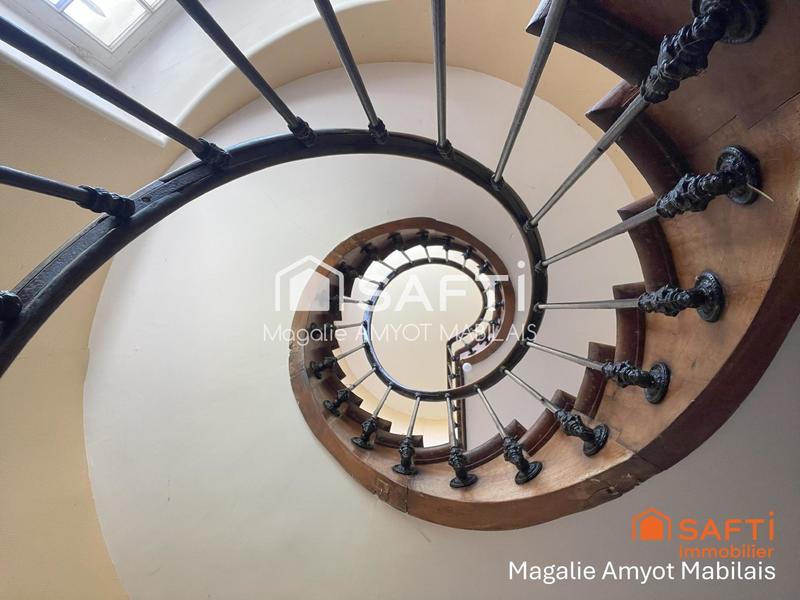 Propriété - 820 m² - 11 pièces