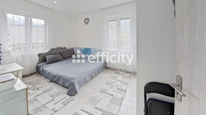 Maison - 210 m² - 14 pièces