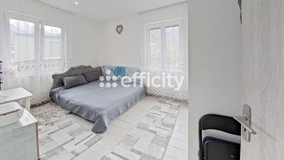 Maison - 210 m² - 14 pièces