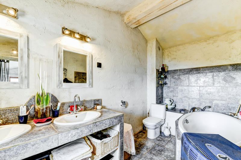 Propriété - 678 m² - 9 pièces