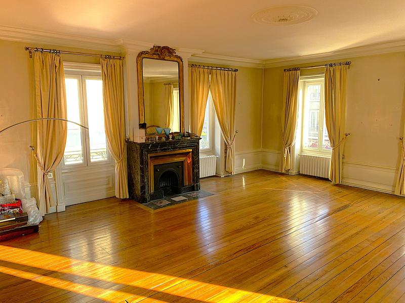 Appartement - 213 m² - 7 pièces